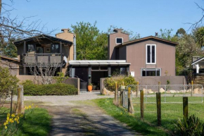 Rural Retreat 4 bd getaway with spa pool, views 20 mins from Nelson